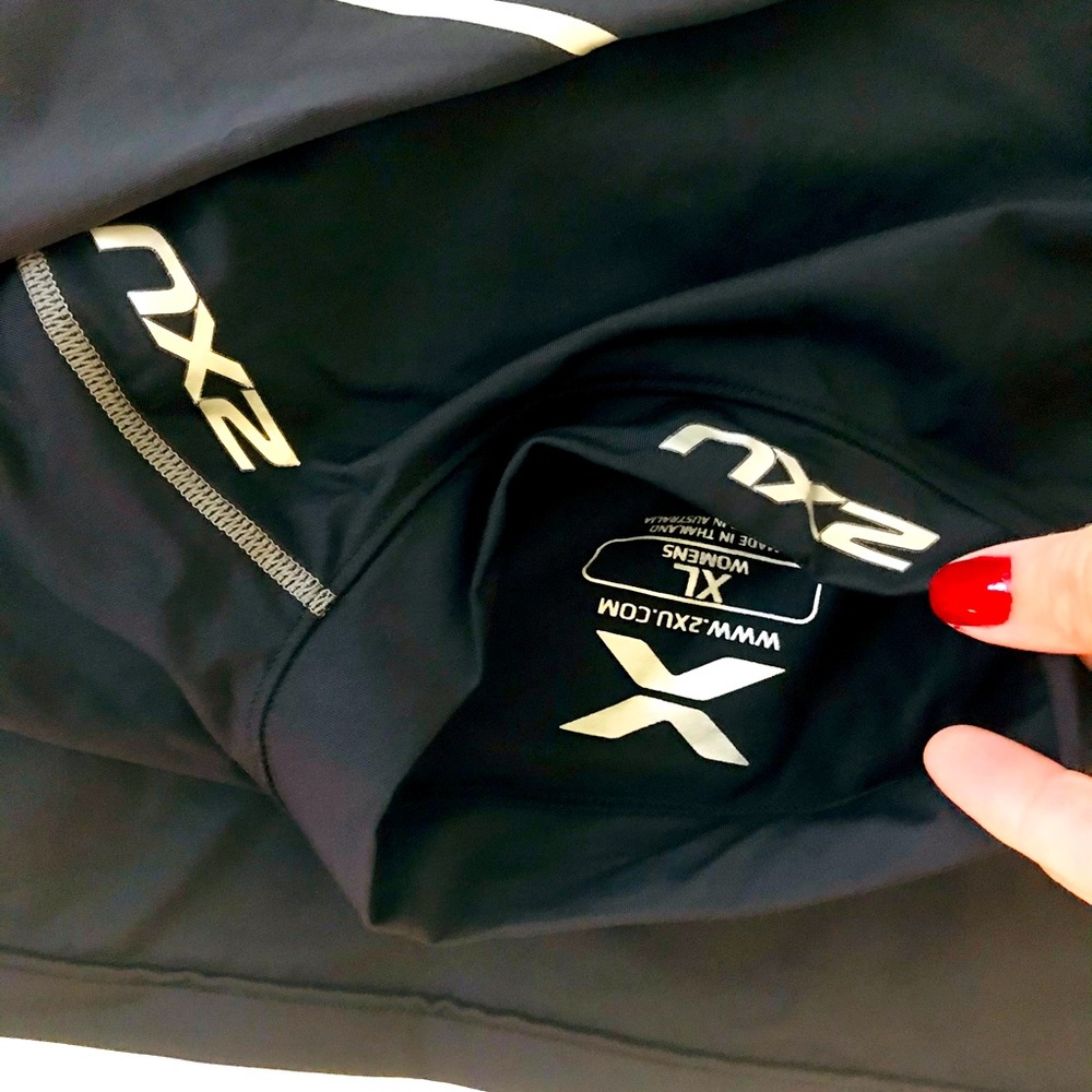 2XU Compression top Black/Gray size XL